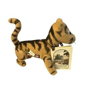 R John Wright #0250 of 3500 Winnie The Pooh - Pocket Tigger With Box Certificate